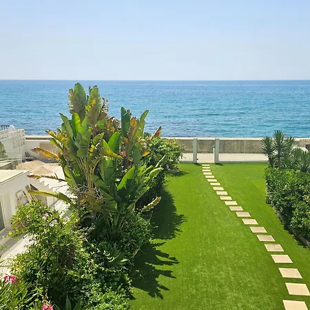 Golden Bay House By Lica
