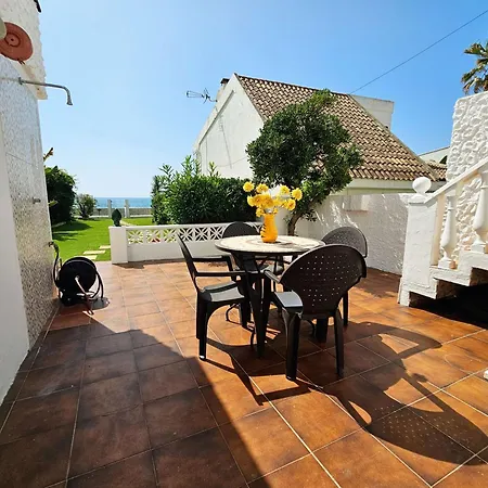 Golden Bay House By Lica Domek alpejski Estepona