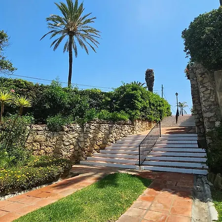Golden Bay House By Lica Domek alpejski Estepona