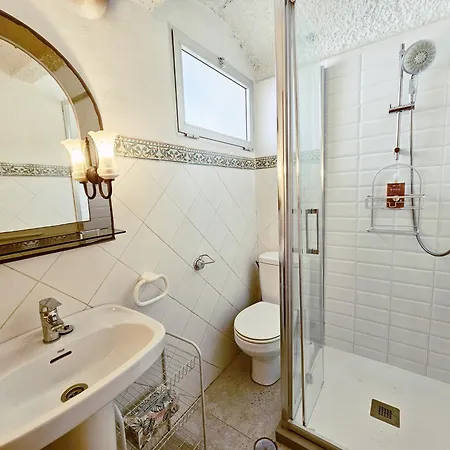 Golden Bay House By Lica בקתה