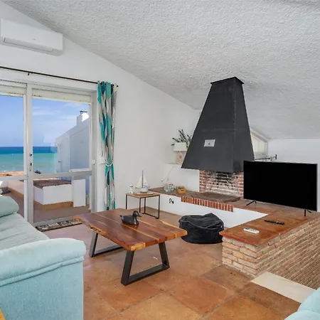 Golden Bay House By Lica