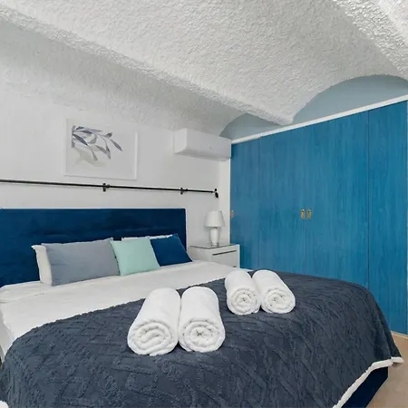 Golden Bay House By Lica Estepona