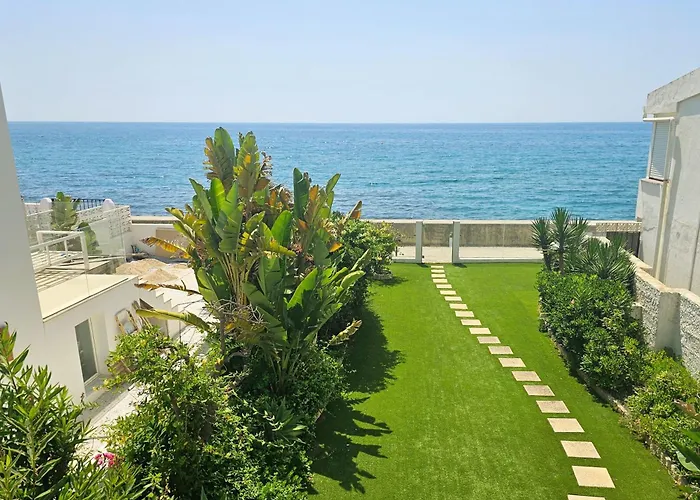 Golden Bay House By Lica